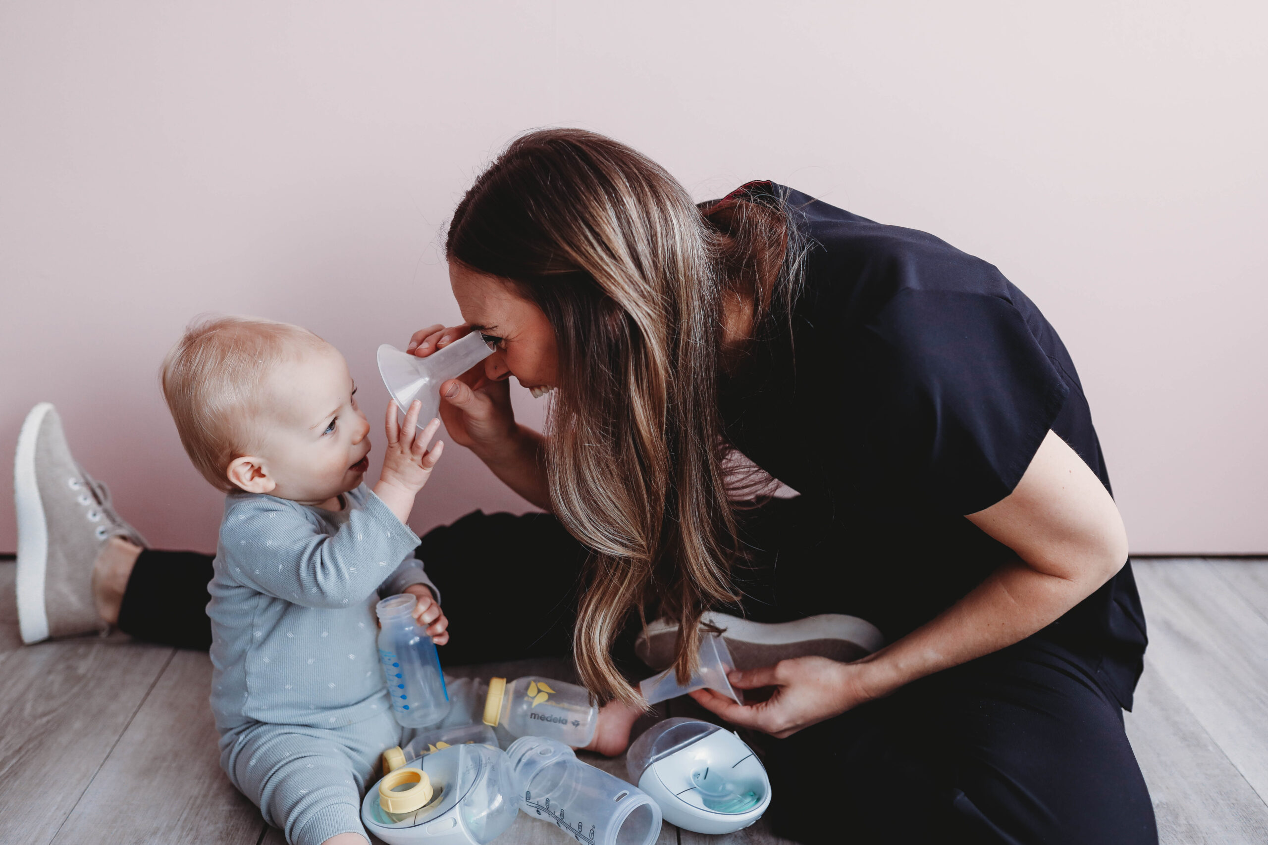 Boost your milk supply with power pumping! Get a step-by-step guide and tips for staying hydrated, nourishing yourself, and making your sessions more effective and enjoyable.