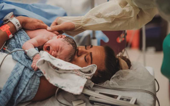 skin to skin cesarean in the operating room